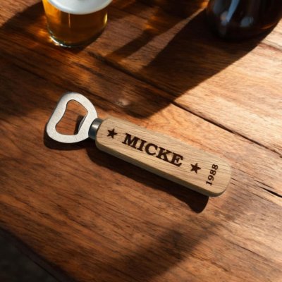 Flasköppnare med gravyr - Namn & årtal