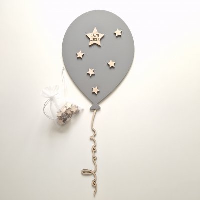 Födelsedagsballong i trä med namn & datum