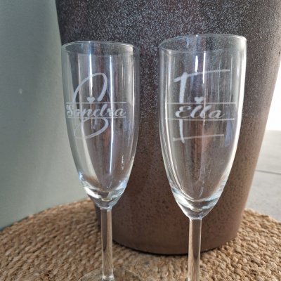 Vinlåda - For us its always wine o´clock + graverade vinglas