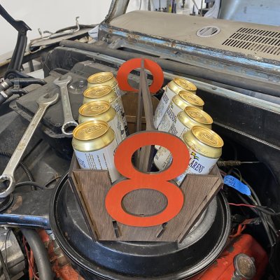 Öllåda V8 motor med valfri text