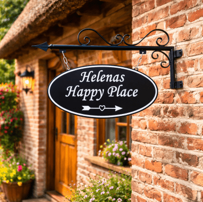 Vägghängd smidesskylt