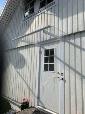 Entretak Storholmen med lackerad ränna