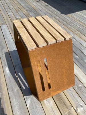 Vedställ THOR - Sittplats i ek - Corten stål